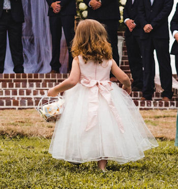 Flower girl tossing
petals