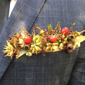 Pocket posy made of Australian native
flowers and gumnuts and succulents in autumn
tones